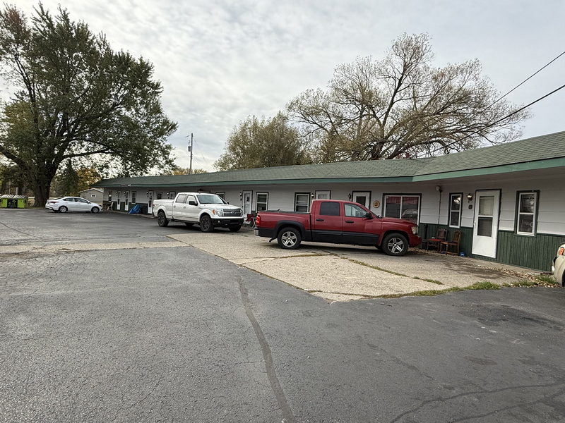 Ritz Motel (Birch Haus Motel) - Loopnet Real Estate Listing Photo (newer photo)